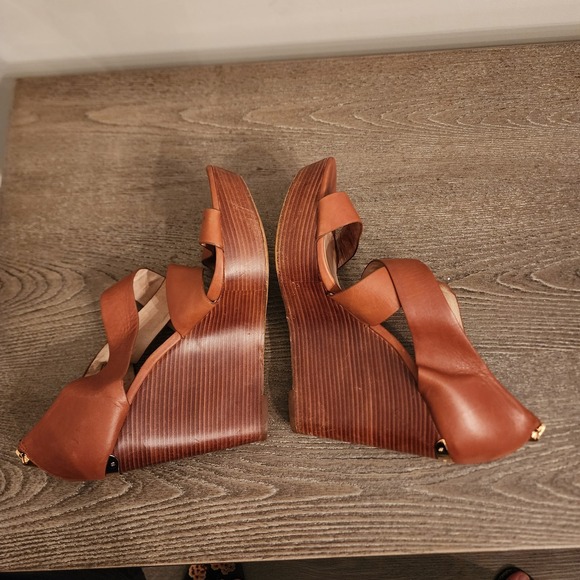 Michael Kors Elena Luggage Tan Leather Wedge Sandals Gold Plate Back Zip 9.5 - Picture 5 of 12